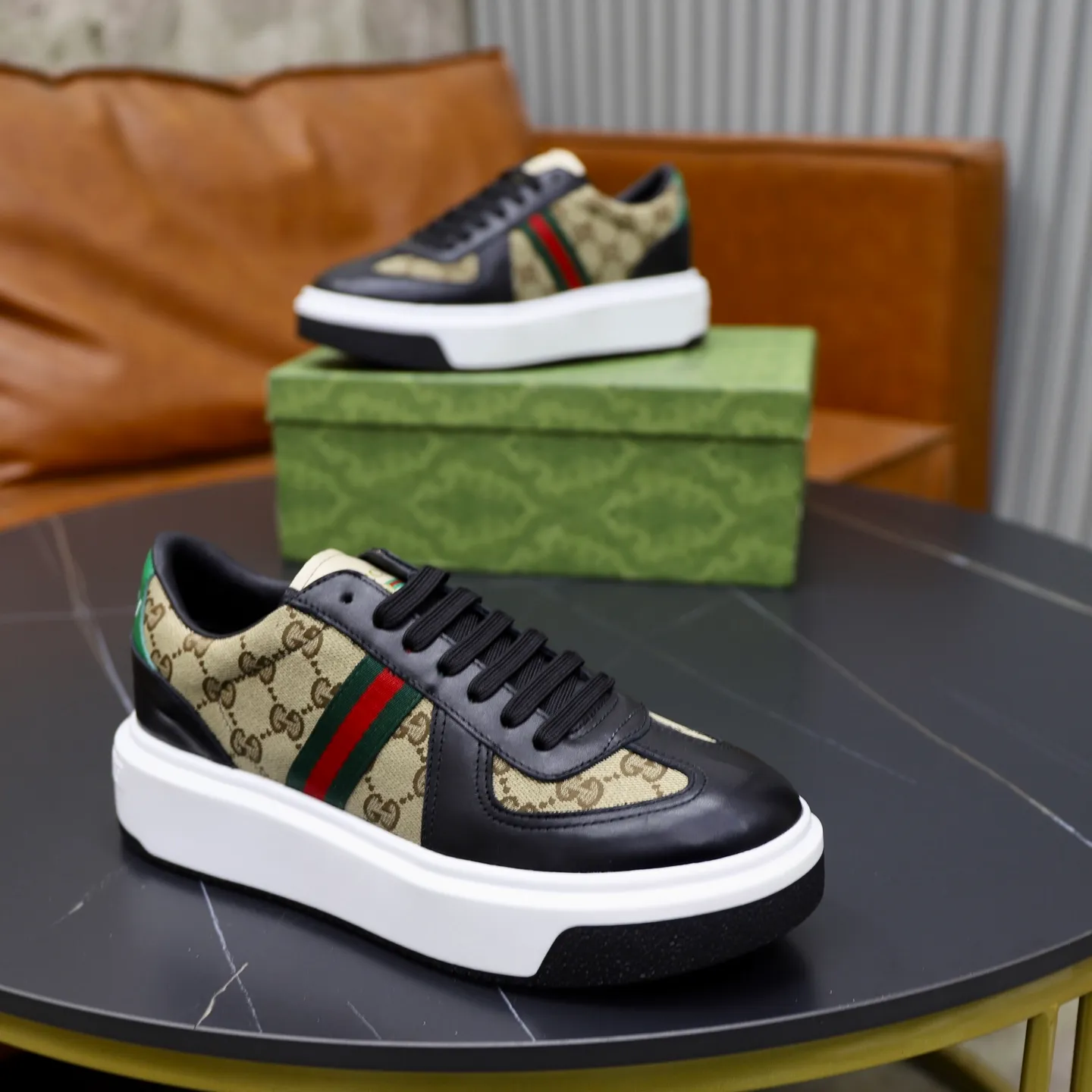 Ex-factory price: 462💰🙅‍♂️🙅‍♂️🙅‍♂️ Brand: GUCCI Standard code: 38-44 (45 customized) Grade: Same as the official website Material: Original material splicing Comfortable and breathable lining Lightweight and wear-resistant sports outsole Style category: Men's fashionable casual shoes Running sneakers Distinguished luxury brand elements Top luxury Color: actual picture color